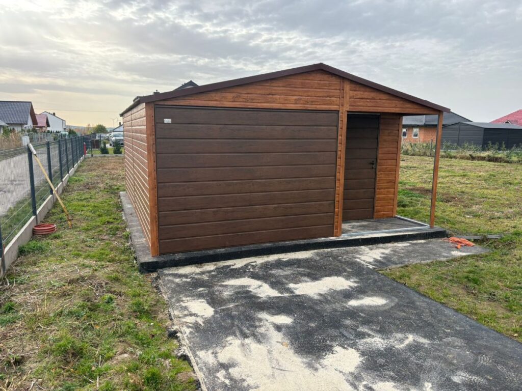 garaż drewnopodobny