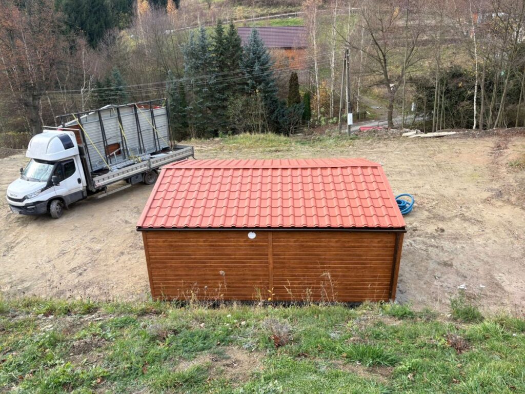 garaż drewnopodobny