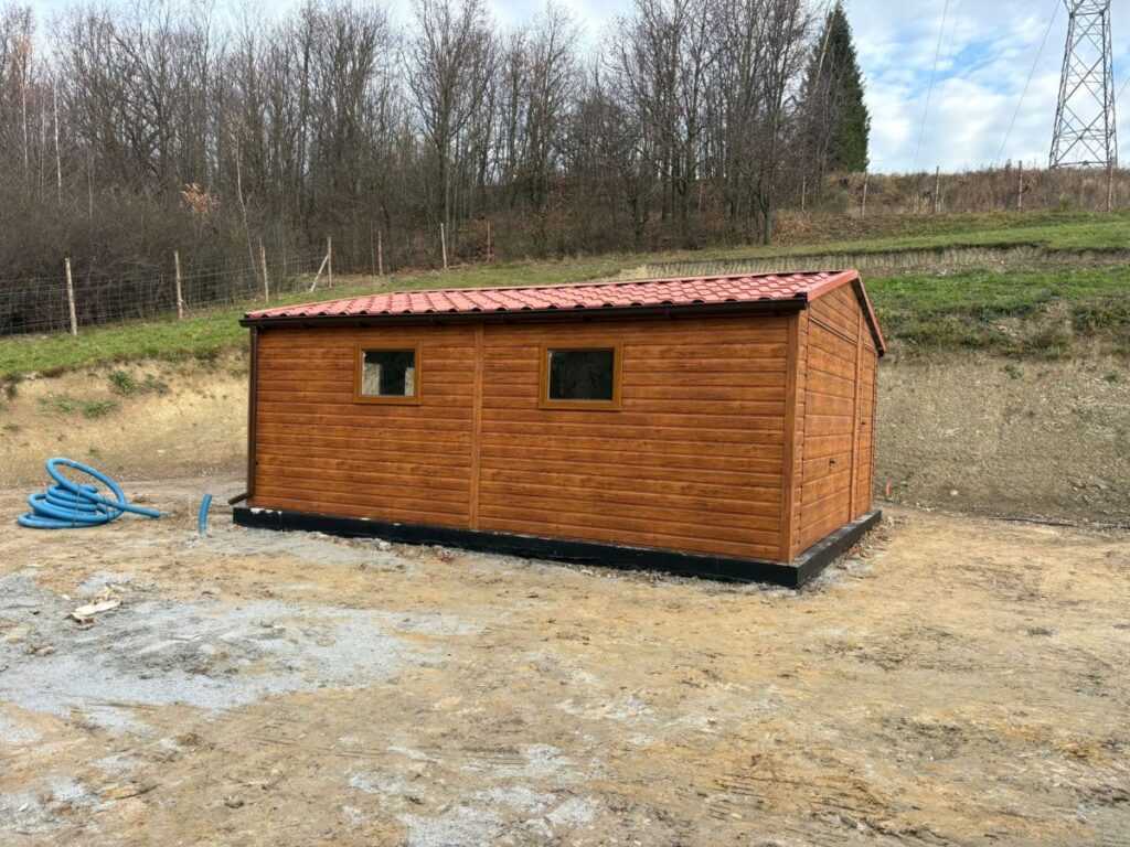 garaż drewnopodobny