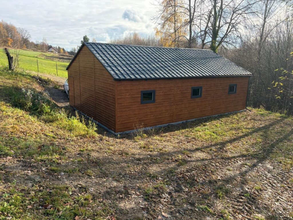 garaż drewnopodobny