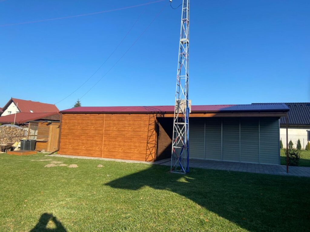 garaż drewnopodobny