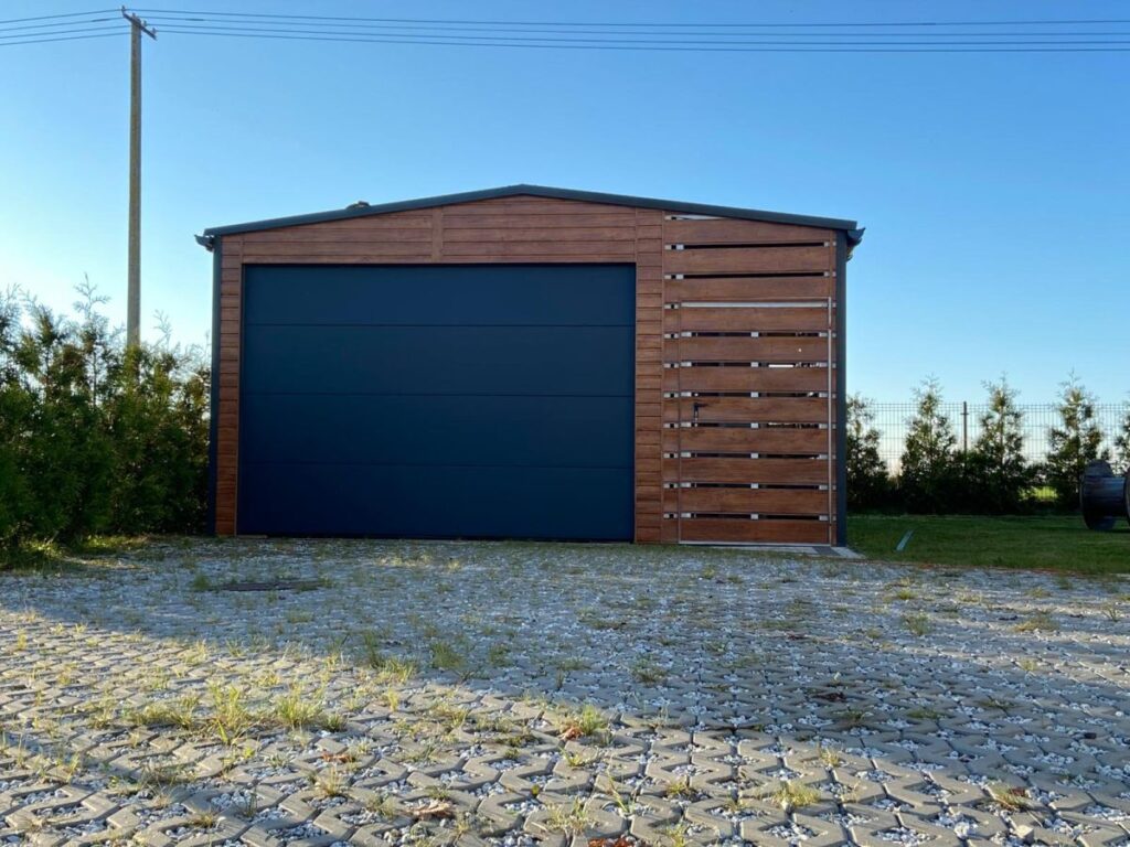 garaż blaszany