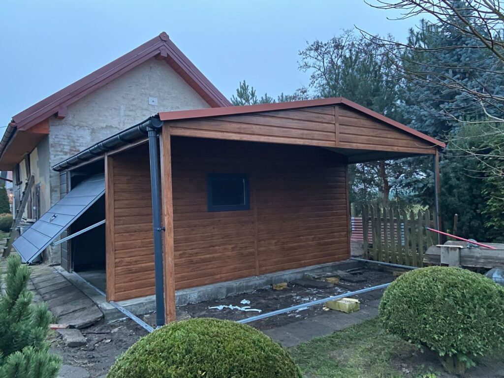 garaż drewnopodobny