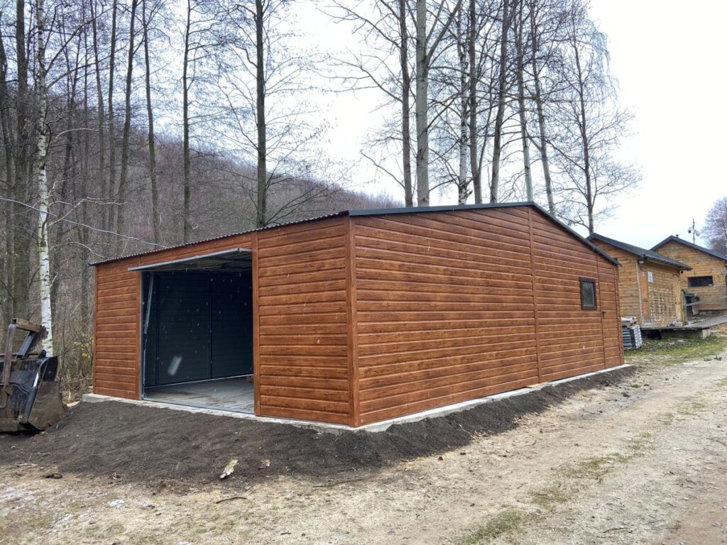 garaż drewnopodobny