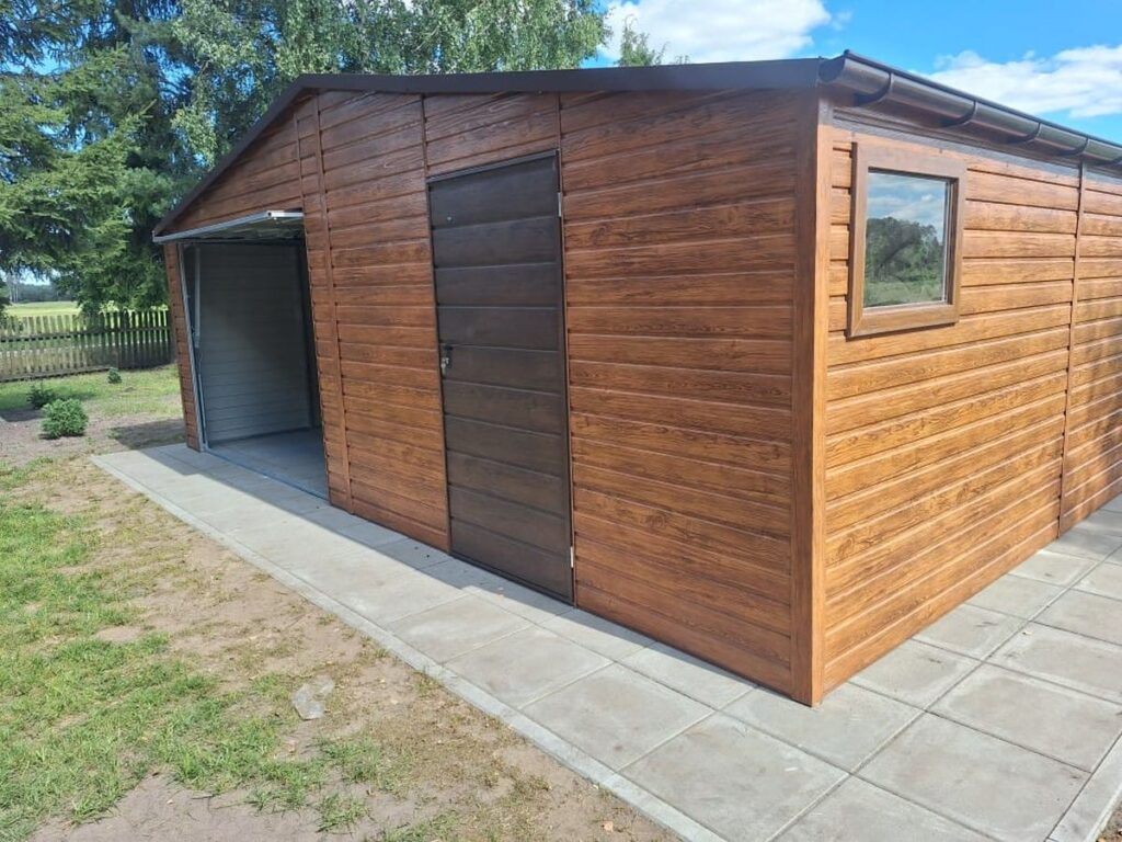 garaż blaszany z wiatą