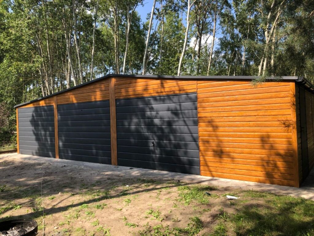 garaż blaszany dwuspadowy