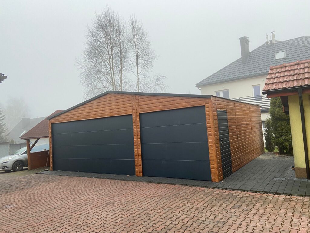 Garaż blaszany 8,2m x 7m