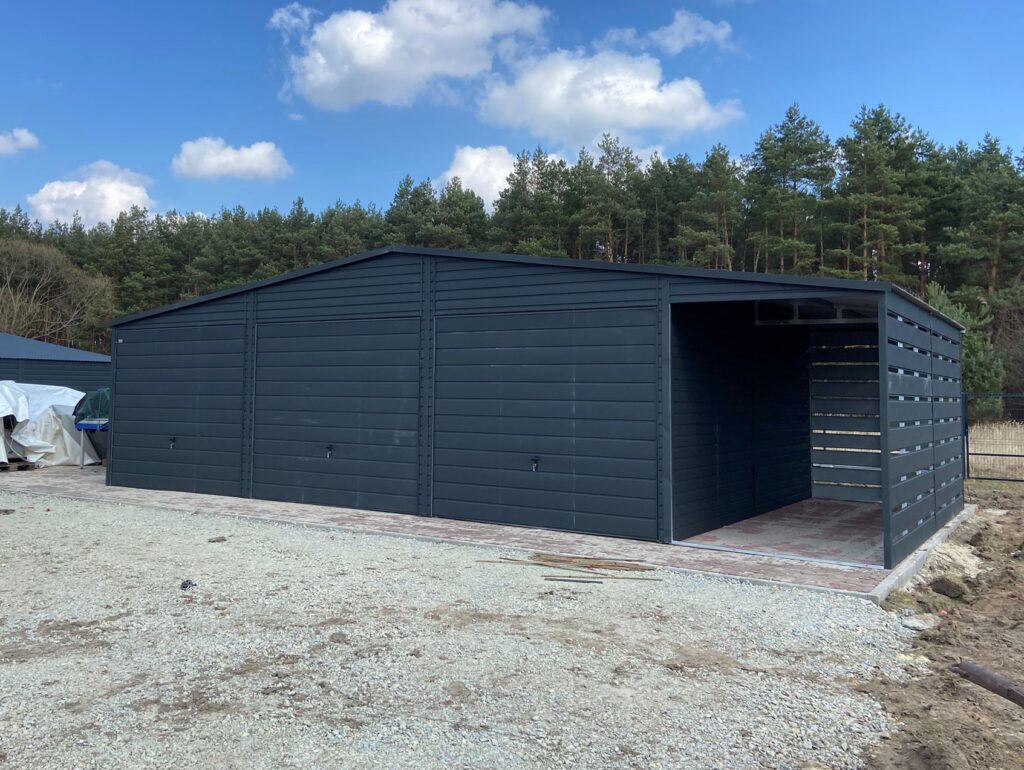 Garaż blaszany 9m x 6+2m