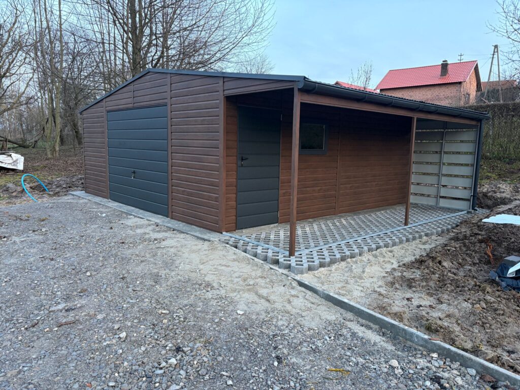 Garaż blaszany 6+2m x 6m